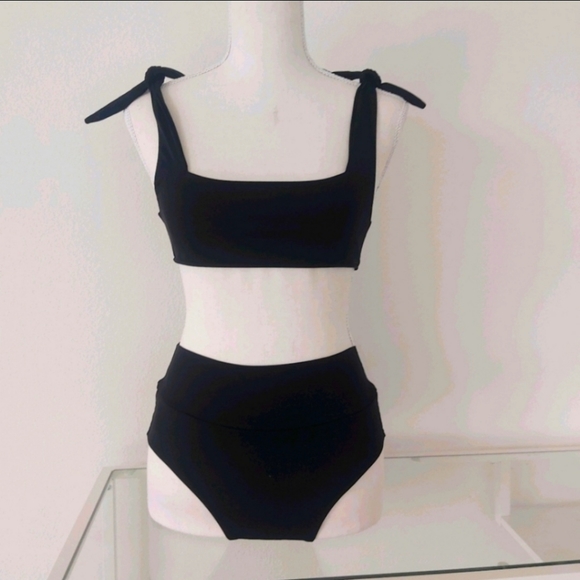 Frankie's Bikini - Picture 1 of 2
